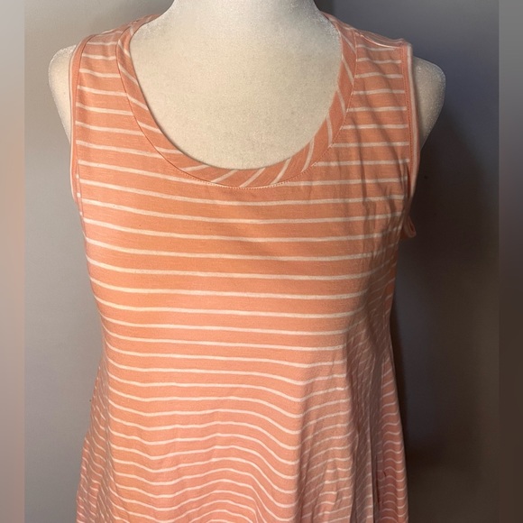 LOGO by Lori Goldstein Tank Top w/ Pockets!! - Picture 2 of 9